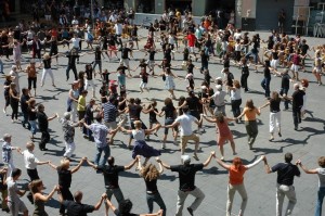 La Sardana- Barcelona Diada Sant Jordi