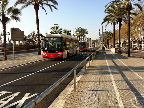 Barcelona buszok [Fotó andynash keresztül Flickr]